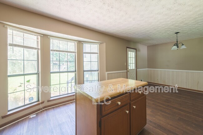 Foto del edificio - 310 Summerwood Ln