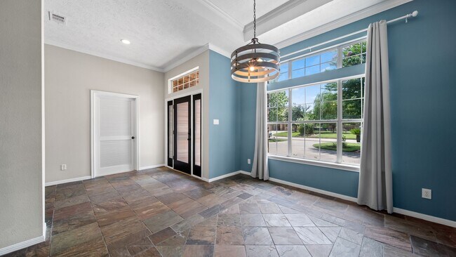 Building Photo - 118 Hillsborough Dr W