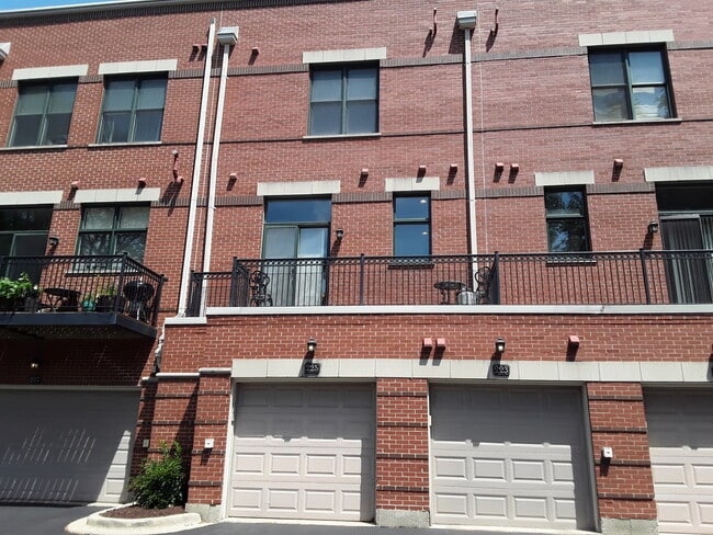 Building Photo - 225 W Wood St