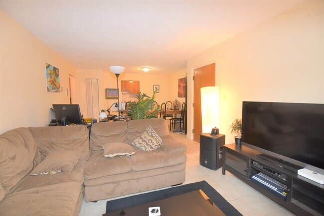 Foto del edificio - 33 Cogswell Ave