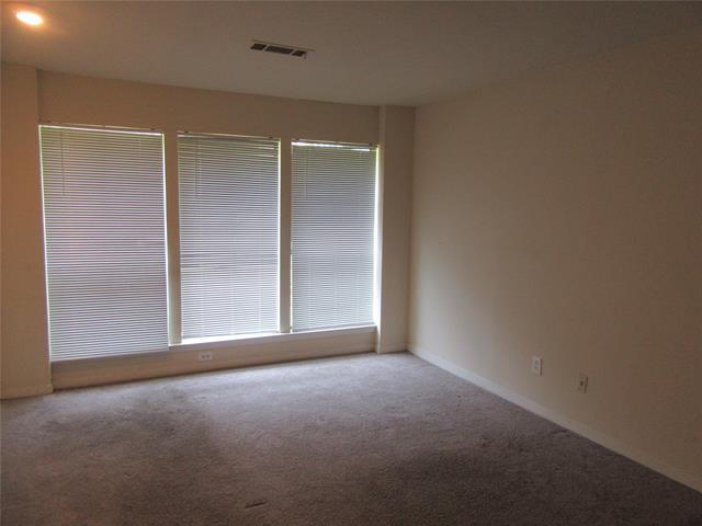 Foto del edificio - 9516 Summerhill Ln