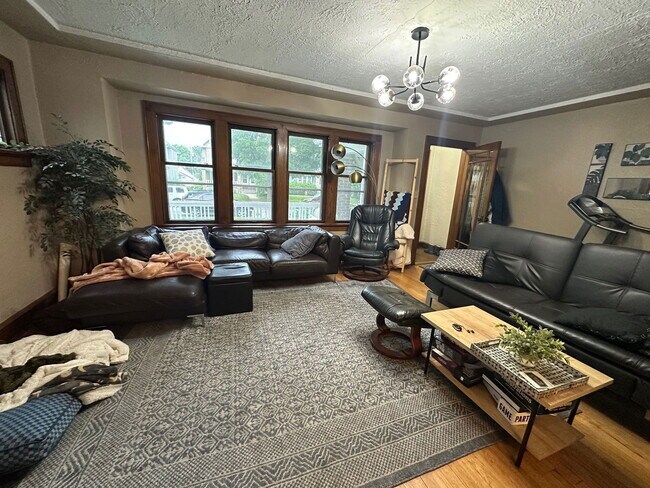 Foto del edificio - 3270 S Springfield Ave