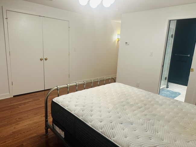 Building Photo - 650 Fairway Rd