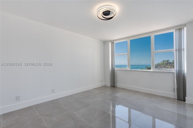 Foto del edificio - 3180 S Ocean Dr
