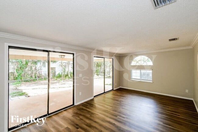Building Photo - 207 Lily Rd