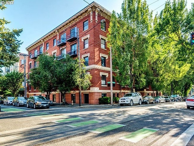 Building Photo - 1829 NW Lovejoy St