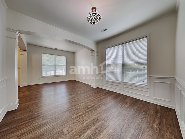 Building Photo - 1315 Emory Ln NW