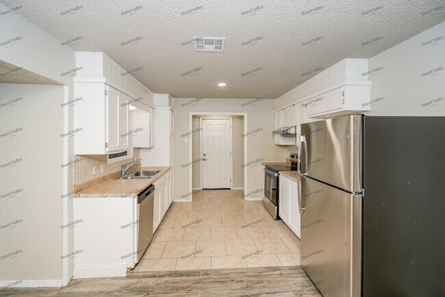 Foto del edificio - 13808 E 32nd Pl