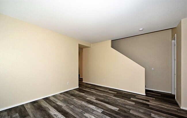 Foto del edificio - BEAUTIFUL 3 BEDROOM PLUS HUGE LOFT  for RENT
