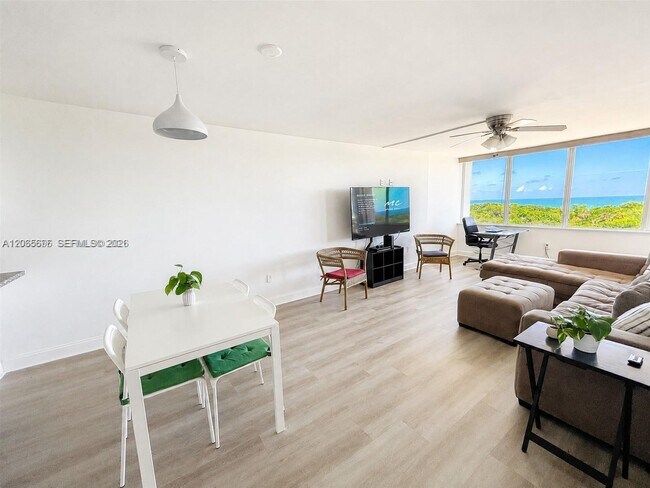 Foto del edificio - 8233 Harding Ave