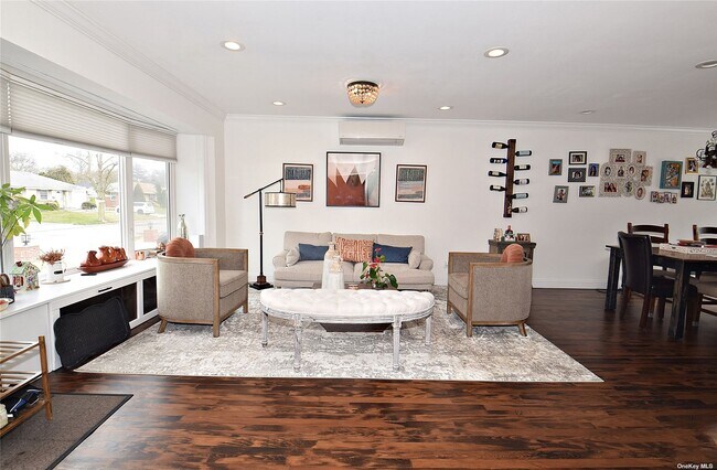Foto del edificio - 23 Birchwood Park Dr