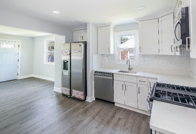 Photo - 9749 52nd Ave House