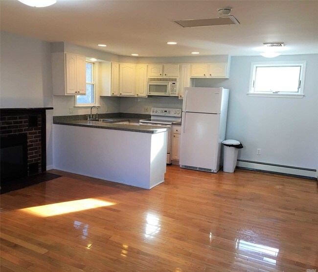 Building Photo - 18 3rd Ave