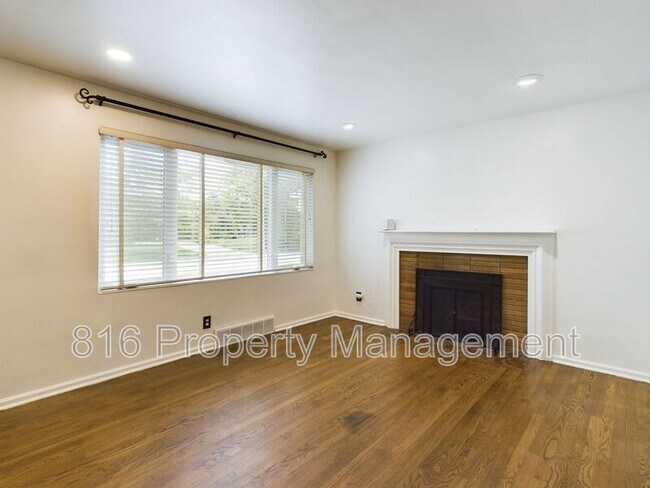 Building Photo - 1323 Meadow Lake Terrace