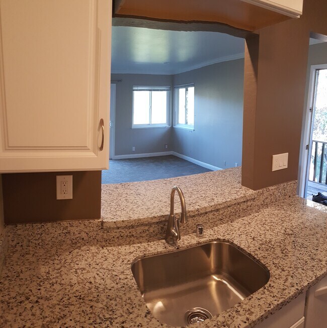 kitchen has passthrough, granite counter - 75 Bayo Vista Way