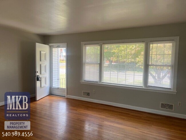 Foto del edificio - 3 Bedroom 1.5 Bath Single Family Home in S...