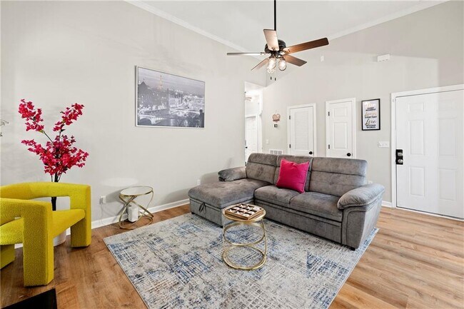 Foto del edificio - 804 Fairburn Rd NW