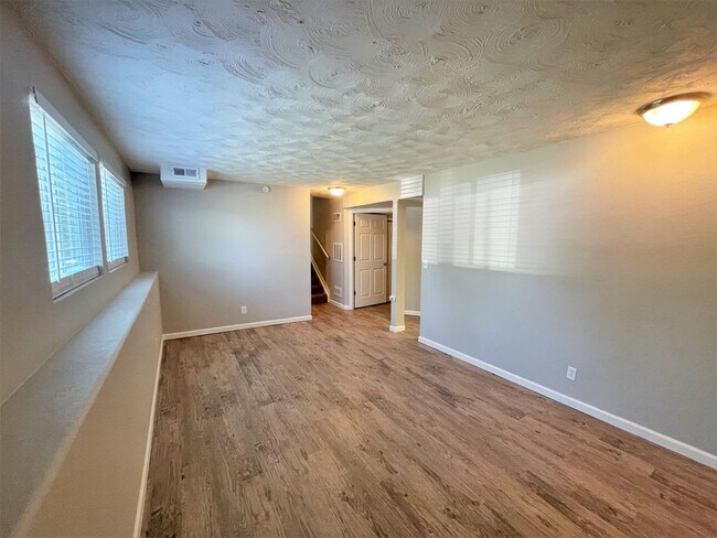 Building Photo - 16836 E Navarro Dr