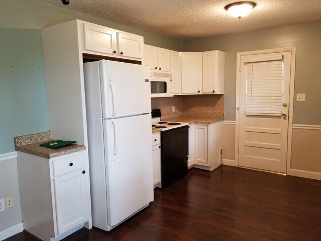 Building Photo - 2217 Melody Dr