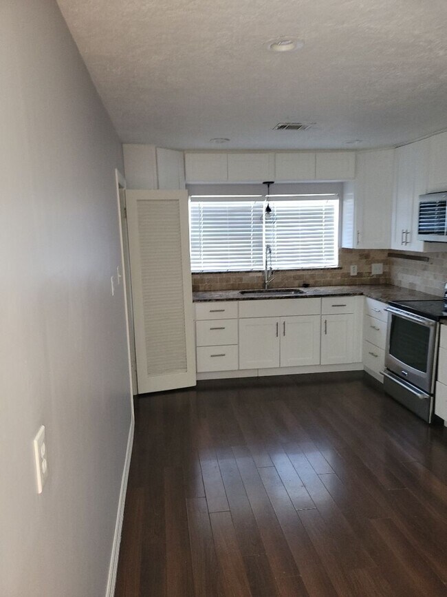 Foto del edificio - 6918 Irvington Blvd