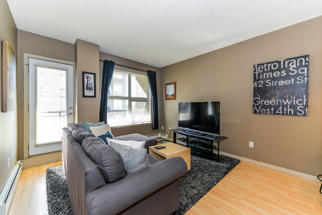 Photo du bâtiment - 4245-139 139 Ave NW
