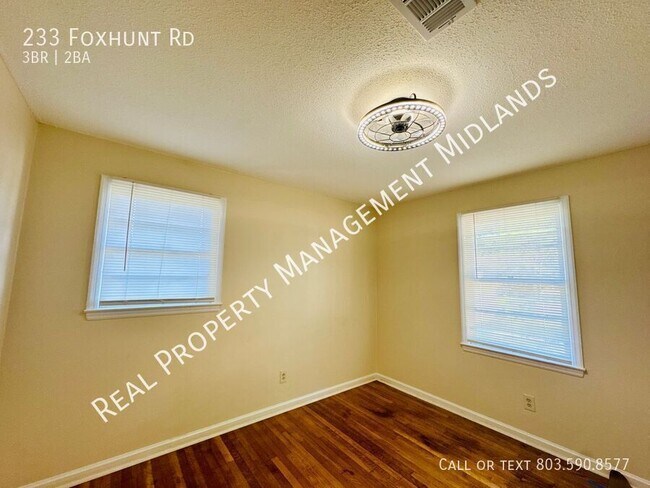 Foto del edificio - 233 Foxhunt Rd