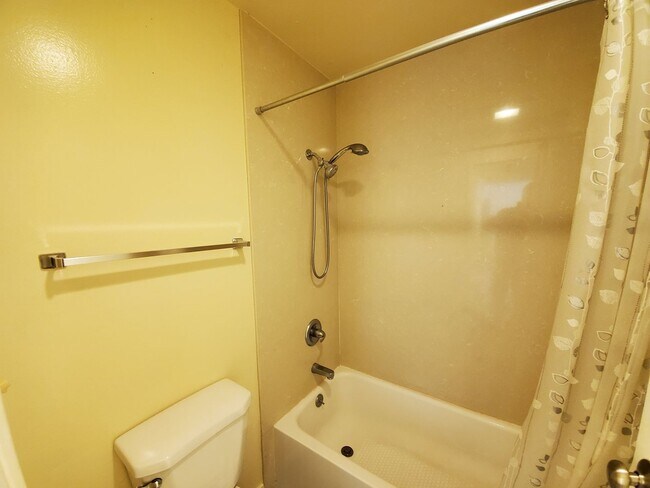 Foto del edificio - Southern Facing  1bd/ 1 bth apartment!