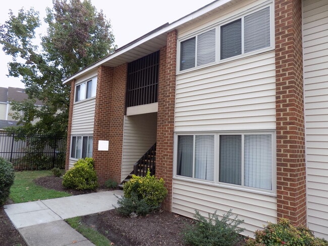 Building Photo - HAMPTON CLUB