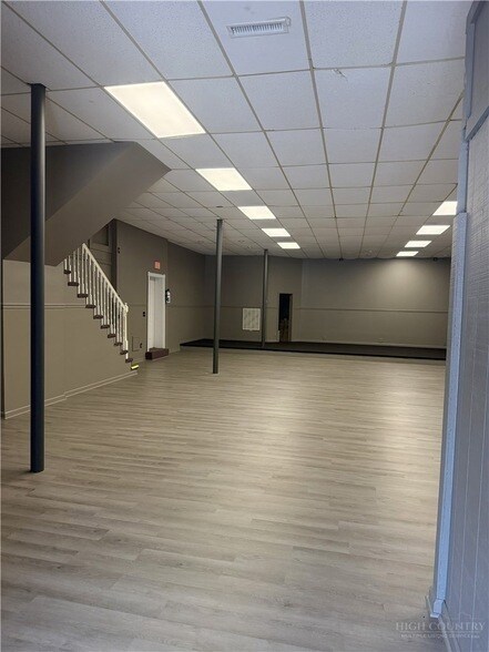 Foto del edificio - 513 E Main St