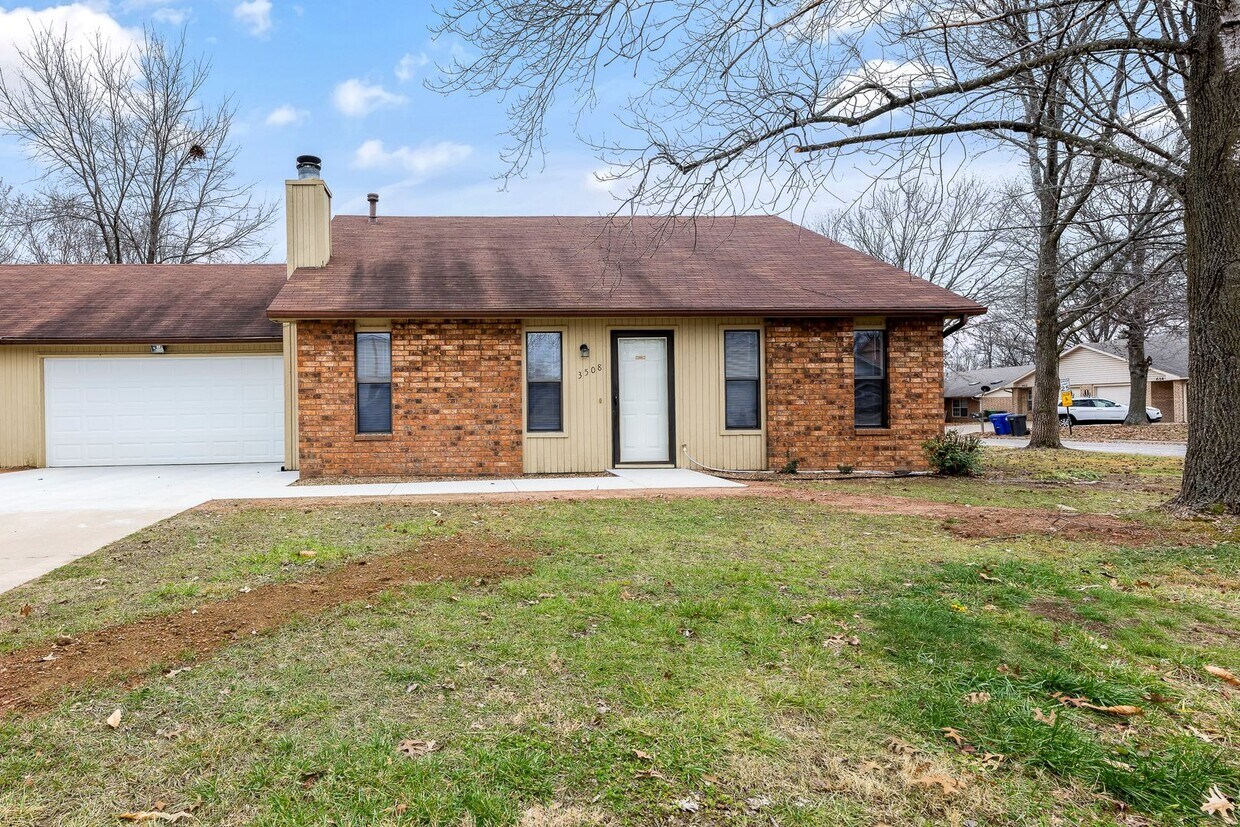 Foto principal - Spacious 2/2 duplex in a great location