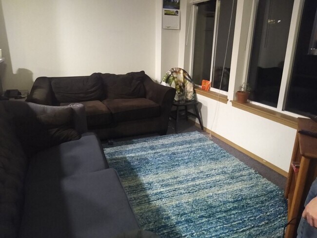 Foto del edificio - Preleasing, 4 Bedroom Townhouse Just Minutes from WWU with Yard and Deck!