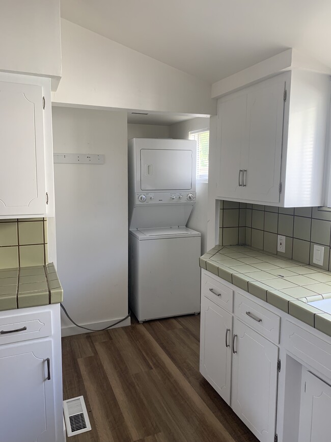 Building Photo - 526 Camino El Estero