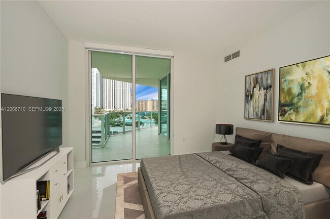 Building Photo - 250 Sunny Isles Blvd