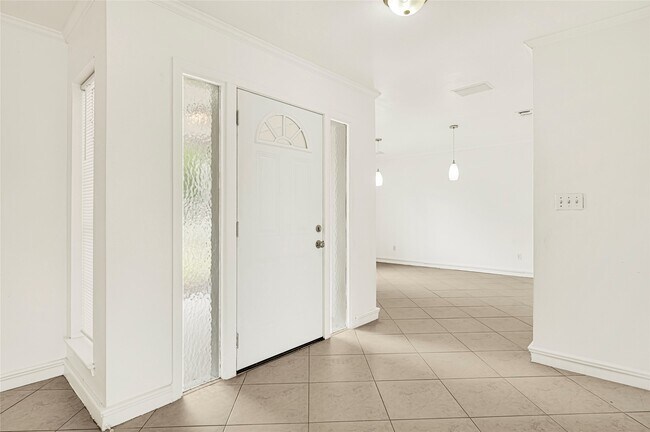 Foto del edificio - 7302 Redding Rd