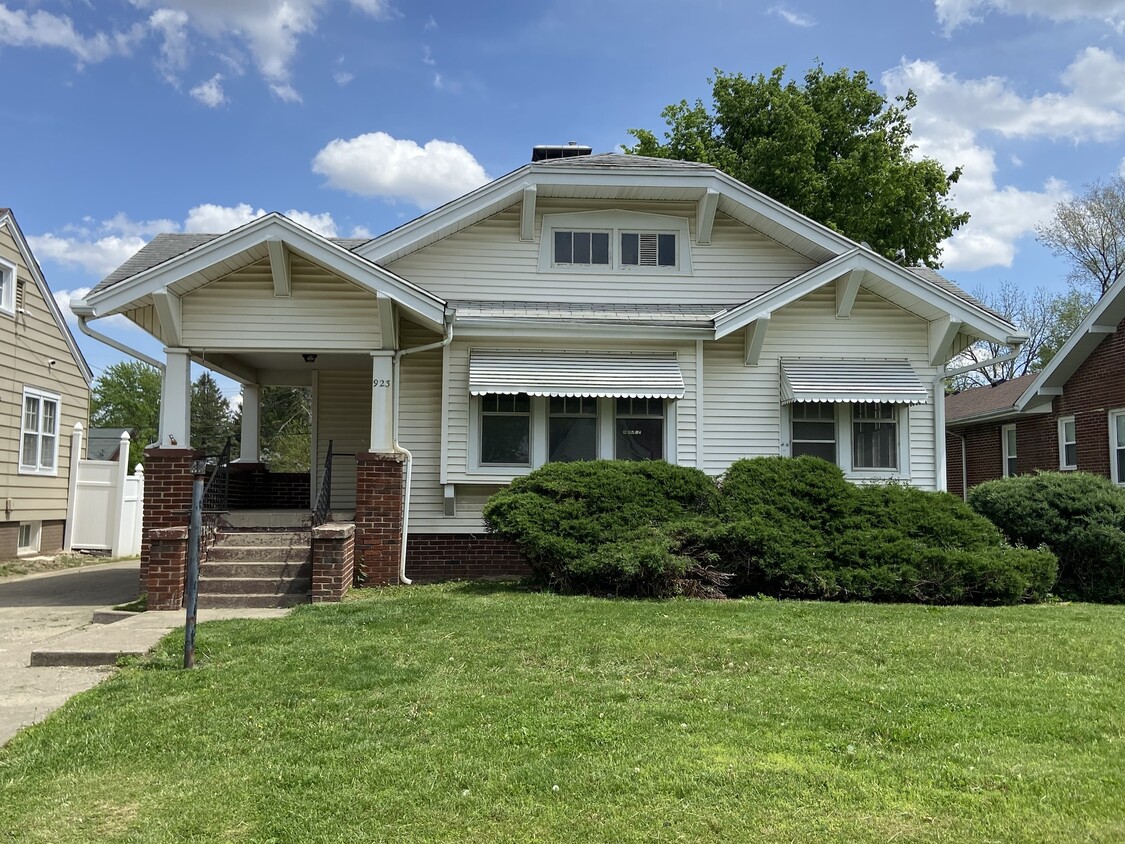 Primary Photo - 923 Garfield Pl