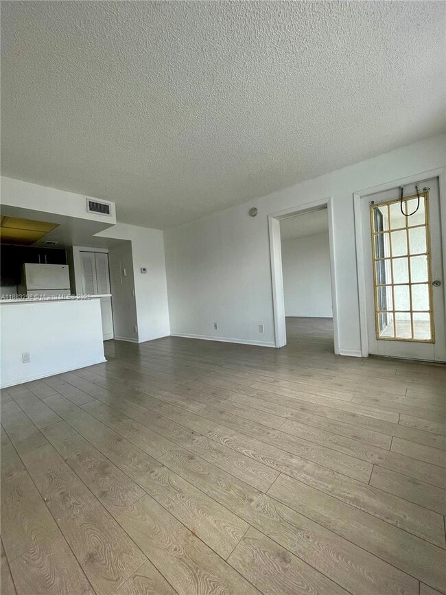 Building Photo - 752 Executive Center Dr