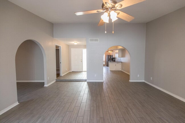 Foto del edificio - 2908 E Avenida Olivos