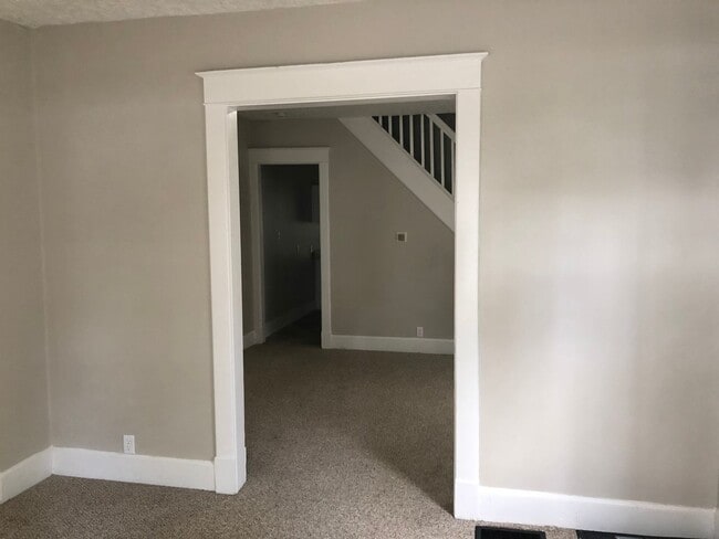 Building Photo - Spacious 2 Bedroom Half Double