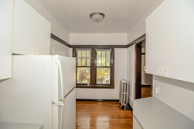 Foto del edificio - 824 W Waveland Ave