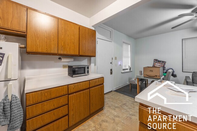 Foto del edificio - 1627 N Winchester Ave