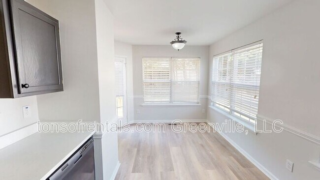 Foto del edificio - 407 Windy Meadow Way