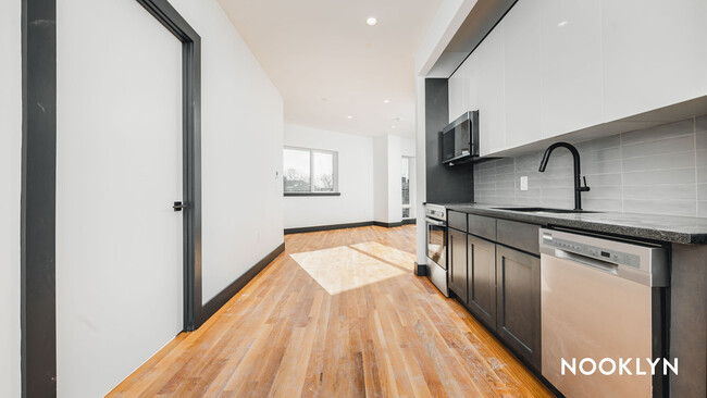 Foto del edificio - 1407 Flatbush Ave