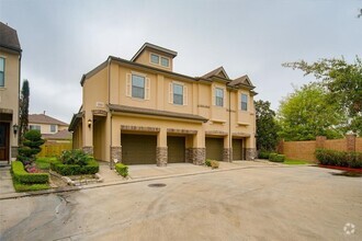 Building Photo - 2906 Royal Oaks Crest