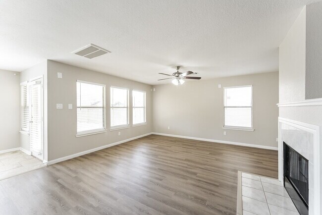 Building Photo - 18215 Quiet Ridge Ln