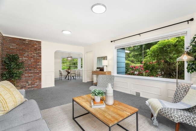 Building Photo - Beautiful Medina Rental | 3 Bed, 2 Bath, Detached Garage