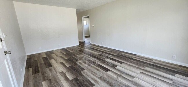 Foto del edificio - 1604 W Broadway St