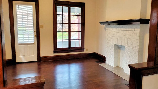 Building Photo - 115 W North Broadway St