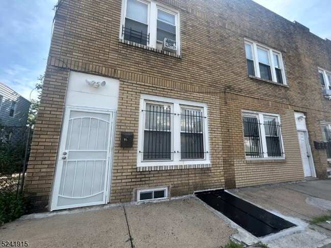 Building Photo - 150 Stuyvesant Ave.