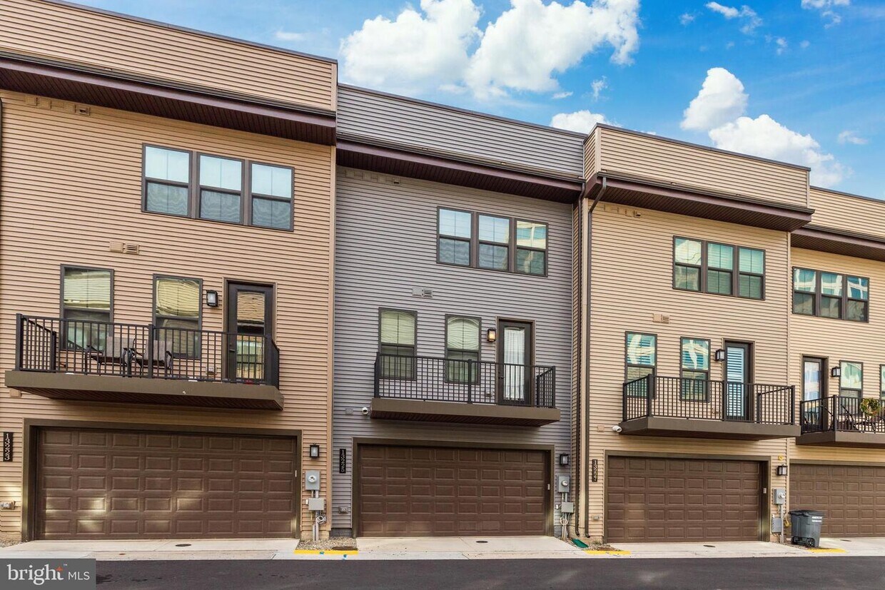 Primary Photo - 13225 Lake Waterview Way