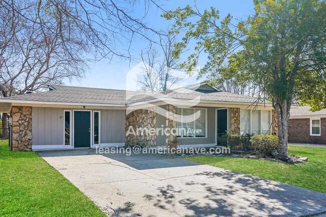 Building Photo - 210 Scarborough Rd